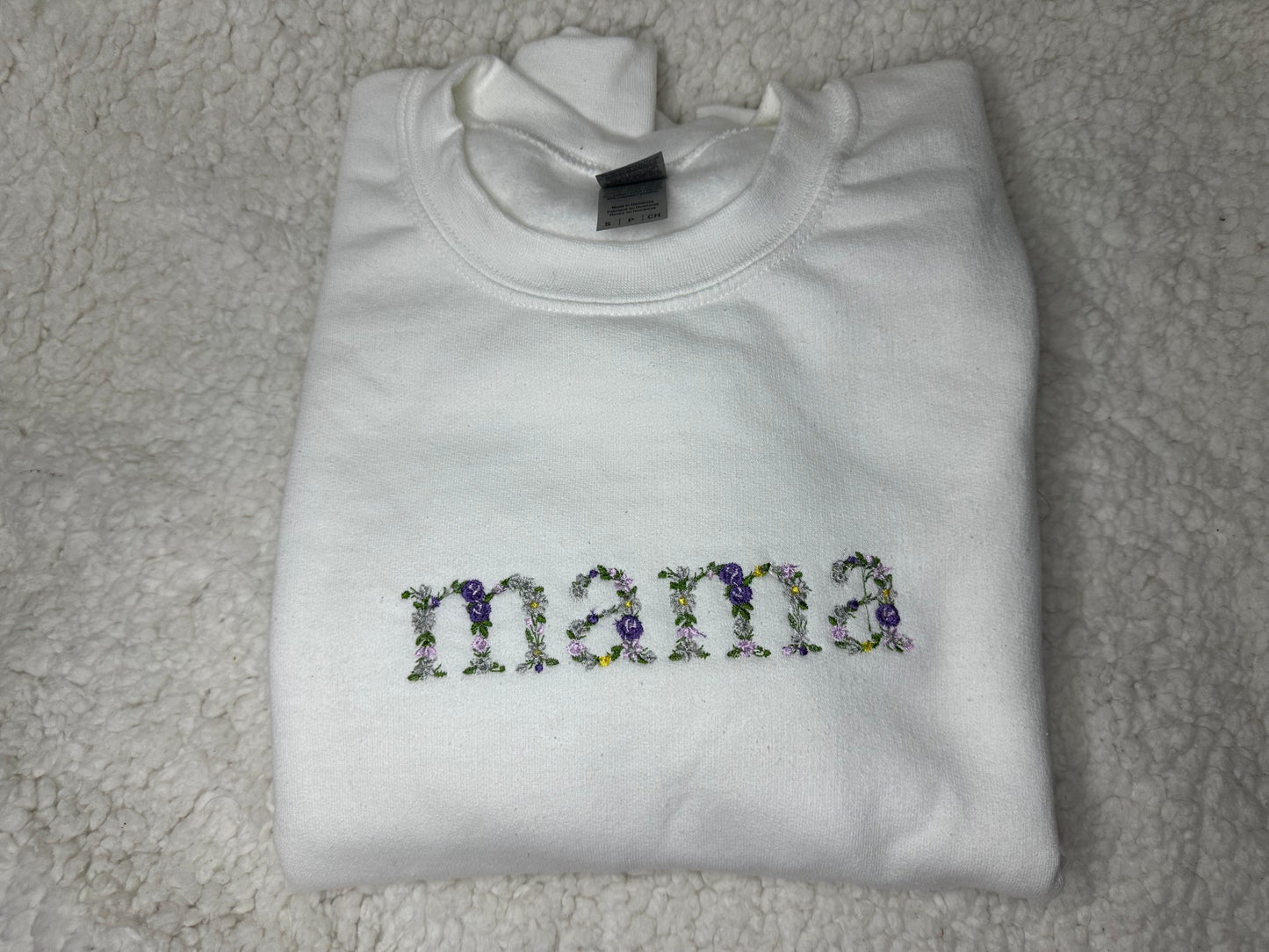 Sudadera Blanca Floral Bordada “mama” Día de la Madre