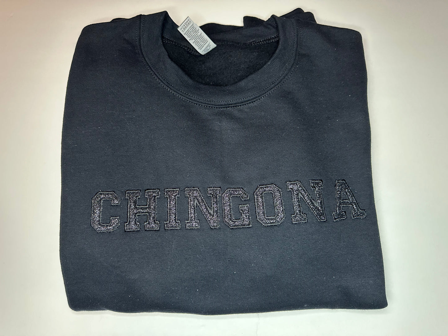 Chingona Sudadera Negra Bordada Glitter